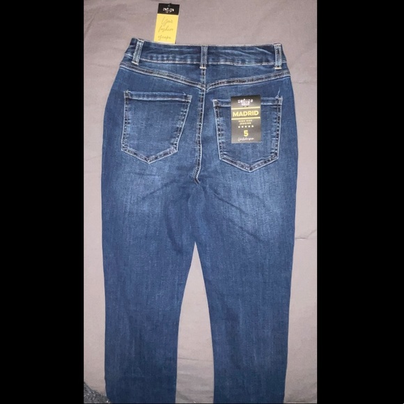 BRAND NEW!! Refuge Denim Jeans “Madrid” style/ Size: 5 (Juniors) - Picture 2 of 4